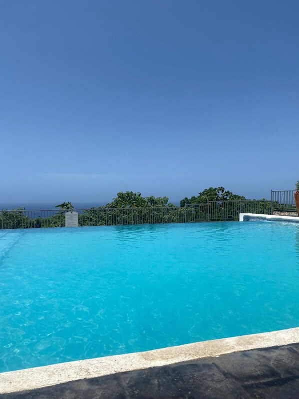 Pool - Amore Villas luxurious 3 bed holiday villa situated in the heart of Ocho Rios (Ocho Rios)