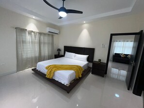 3 bedrooms, iron/ironing board, WiFi, bed sheets - Amore Villas luxurious 3 bed holiday villa situated in the heart of Ocho Rios (Ocho Rios)