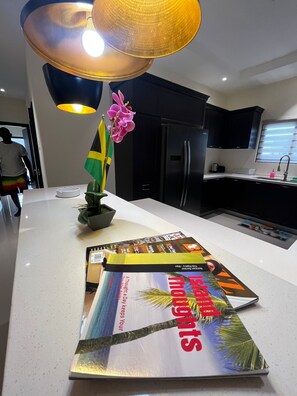 Interior - Amore Villas luxurious 3 bed holiday villa situated in the heart of Ocho Rios (Ocho Rios)