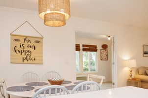 Casa, varias camas (1st Street Bungalow) | Restauración