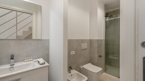 Hair dryer, bidet - [Free Parkin - 1 Min Metro to Duomo] Loft Moderno (Milano)