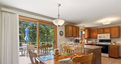 Secluded Northern Door home w/ Trails, Fire Pit, near The Clearing Folk School