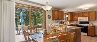 Secluded Northern Door home w/ Trails, Fire Pit, near The Clearing Folk School