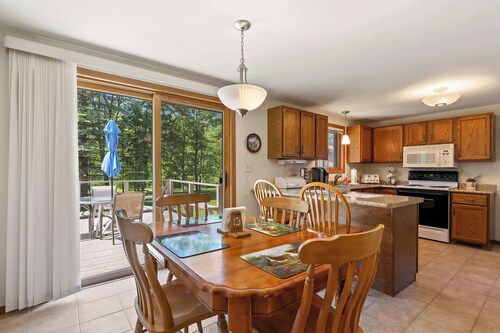 Secluded Northern Door Cabin | Trails + Fire Pit