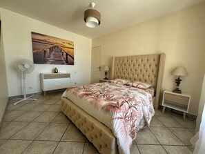 4 室のベッドルーム、アイロン / アイロン台、WiFi、ベッドシーツ