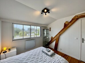 4 bedrooms, WiFi, bed sheets
