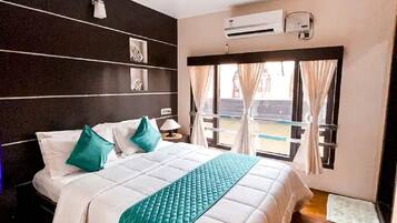 6 slaapkamers, een strijkplank/strijkijzer, wifi, beddengoed