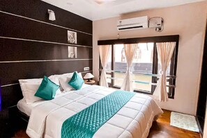 6 bedrooms, iron/ironing board, WiFi, bed sheets