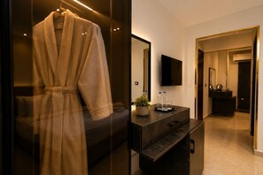 Egyptian cotton sheets, premium bedding, memory foam beds - Taj pyramids view inn (Giza)