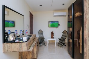 Premium Double or Twin Room, Mountain View | Egyptian cotton sheets, premium bedding, memory-foam beds