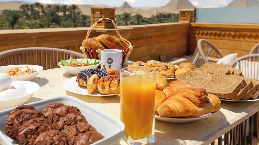 Taj pyramids view inn