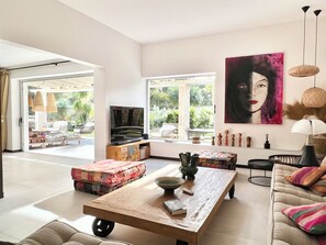 Living area - Villa Wallis New House Tropical Garden and Pool (Son Parc)