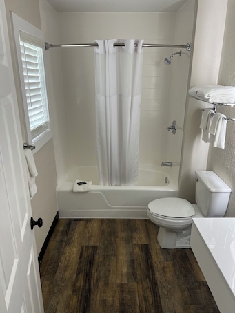 Studio Suite, Multiple Beds | Bathroom. River Valley Inn