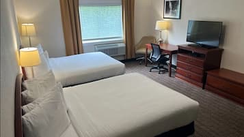 Studio Suite, nhiều giường | Bàn, khu vực làm việc phù hợp cho laptop