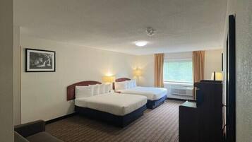 Studio Suite, Multiple Beds | Desk, laptop workspace, free WiFi, bed sheets