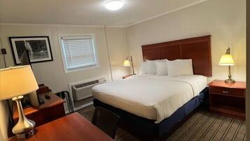 Estudio básico, 1 cama de matrimonio grande | Escritorio, espacio para trabajar con un portátil, wifi gratis