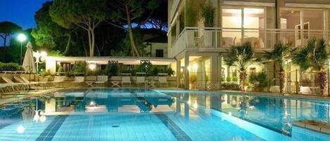 Alberca al aire libre por temporada