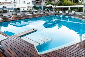 Sæsonbestemt udendørs pool