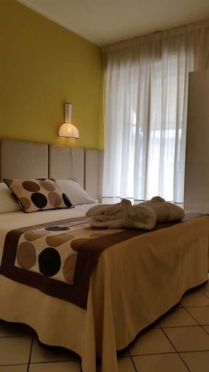 Desk, free WiFi - Hotel Trionfal (Cervia)