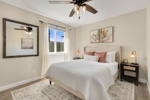 House, Multiple Beds, Hot Tub, Garden View (121 Oak Street)