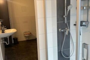 Shower, free toiletries, hair dryer, towels