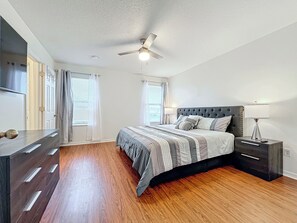 3 habitaciones, tabla de planchar con plancha y cuna de viaje 
