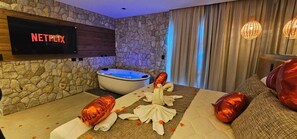 Habitación doble Premium | Ropa de cama de alta calidad, minibar y escritorio 