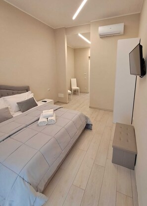 Deluxe Double Room | Free WiFi - B&B POMPEI CENTER LUXURY VIA ROMA (Pompei)