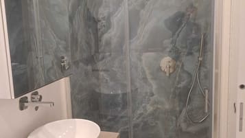 Luxury Double Room | Bathroom | Hair dryer, towels, soap, toilet paper