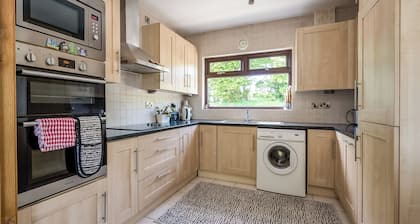Cosy, spacious, private hill top property, with stunning far reaching views.