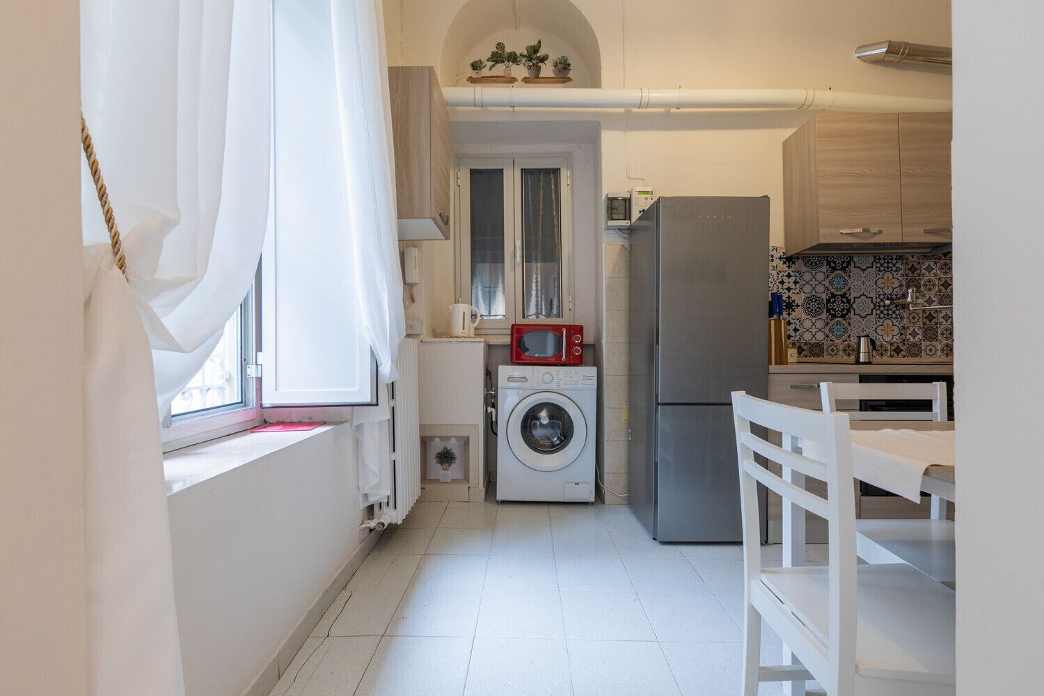 Frigorifero, microonde, forno, bollitore elettrico