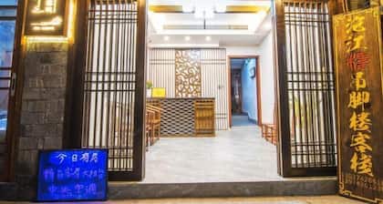 Phoenix Tuojianglou Diaojiaolou Inn