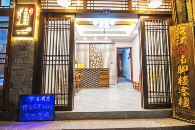 Phoenix Tuojianglou Diaojiaolou Inn