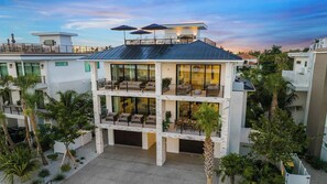 Exterior - Steps to Beach - St. Armands - Resort Pool & Slide (Sarasota)