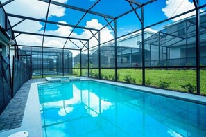 Lämmitetty uima-allas