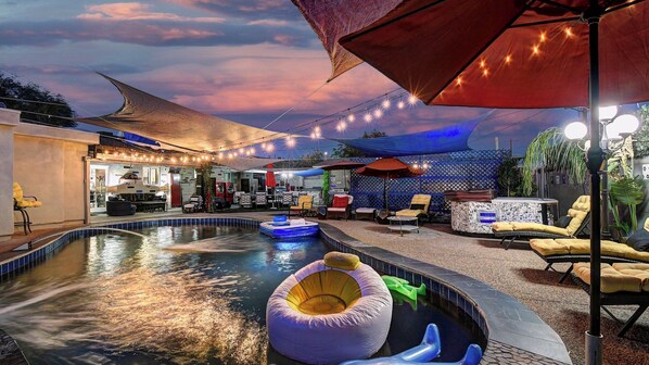 A heated pool - Just Listed! Htd Pool-Spa 7 Kings or 14 total beds (Tempe)