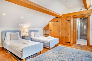 4 bedrooms, free WiFi, bed sheets