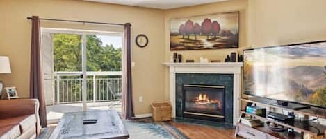 Smart TV, fireplace