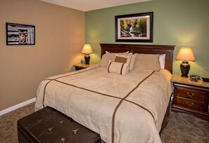 2 bedrooms, iron/ironing board, free WiFi, bed sheets - 2 BR | Indoor Pool | Hot Tub Access | Mtn View (Pigeon Forge)