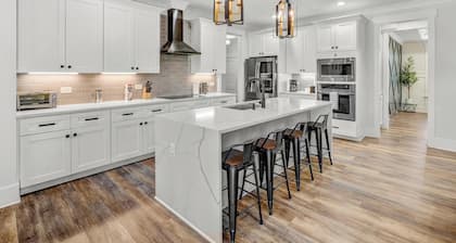 Cary Comfort: Cozy & Convenient Stay