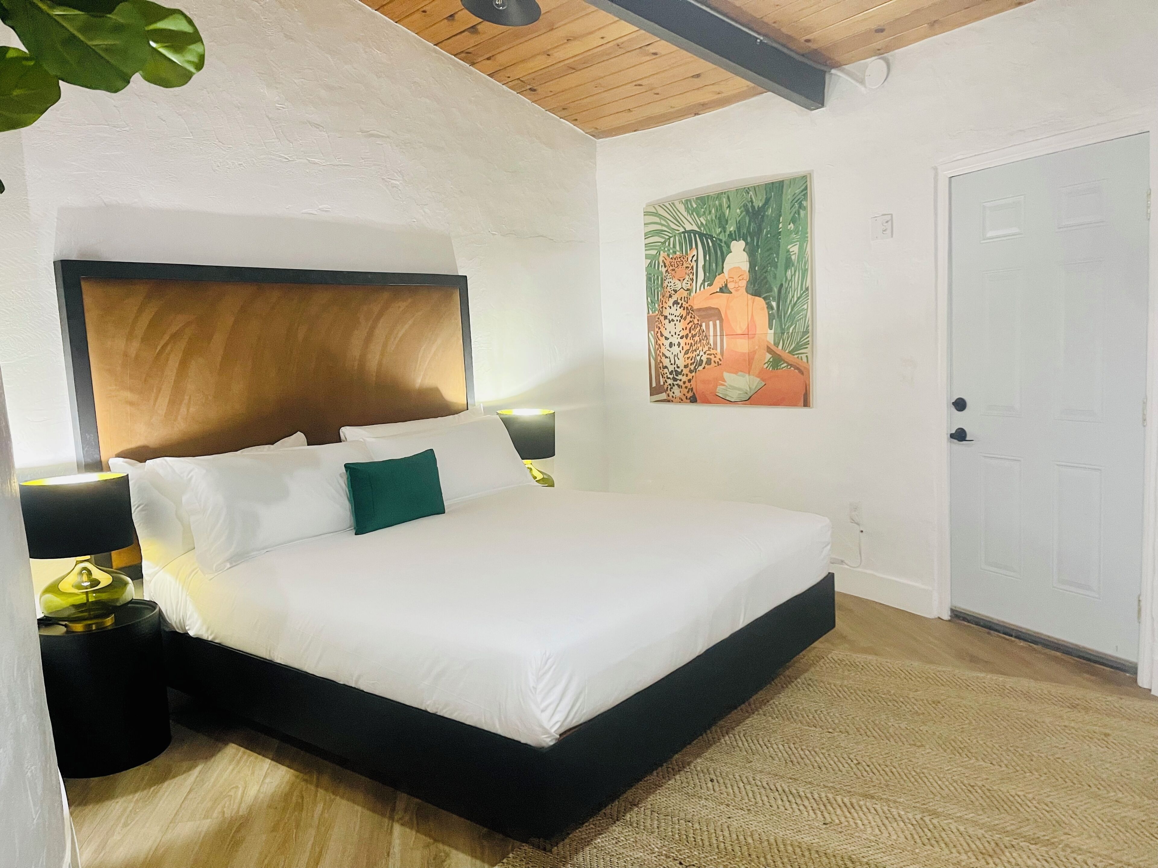 2 habitaciones, escritorio, tabla de planchar con plancha y wifi 