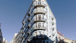 A multi-story building with balconies and large windows. - Andrade in Lisboa Ciudad (Lisbon)
