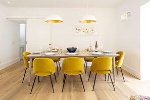 House | 4 bedrooms, desk