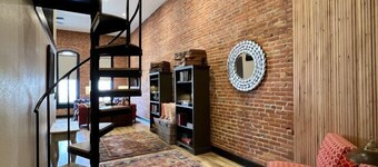 Fisher Loft - New! Gorgeous Downtown Space, 2 Bdrm, Local Golfing 50% Off!