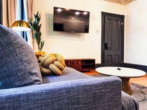 Suite, 1 cama de matrimonio, no fumadores, cocina básica | Tabla de planchar con plancha, wifi gratis, ropa de cama