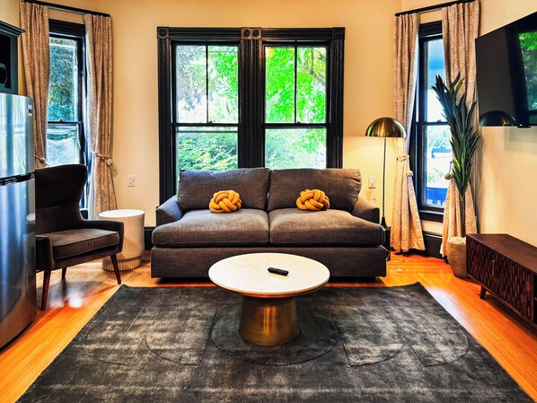 Suite, 1 Queen Bed, Non Smoking, Kitchenette | Living area | TV - The Rockport House (Rockport)