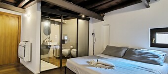 Garitta Twelve whole house with sea view terrace in the historic center