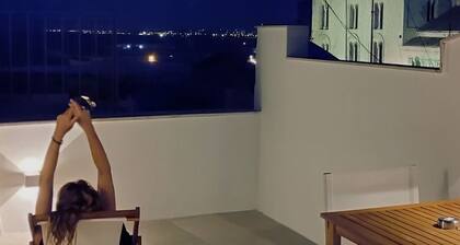 Garitta Twelve whole house with sea view terrace in the historic center