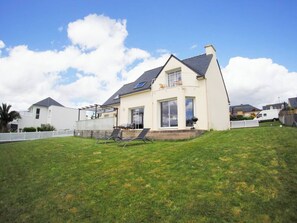 Exterior - House with a view of the bay of Douarnenez, 400 Meters from Pentrez Beach (Saint-Nic)