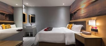Courtyard by Marriott (Hainan College of Commerce and Industry Provincial Museum Store)